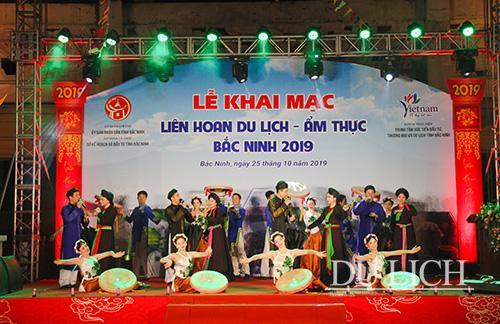 Biểu diễn dân ca quan họ Bắc Ninh tại Lễ khai mạc